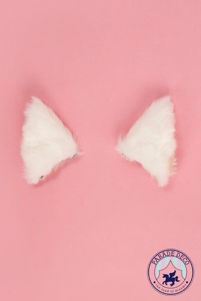 蓬松的猫耳朵 白色和米色