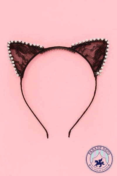 珍珠猫的耳朵，黑色。