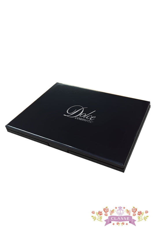 Dolce Cosmetics 22种颜色的化妆盘。