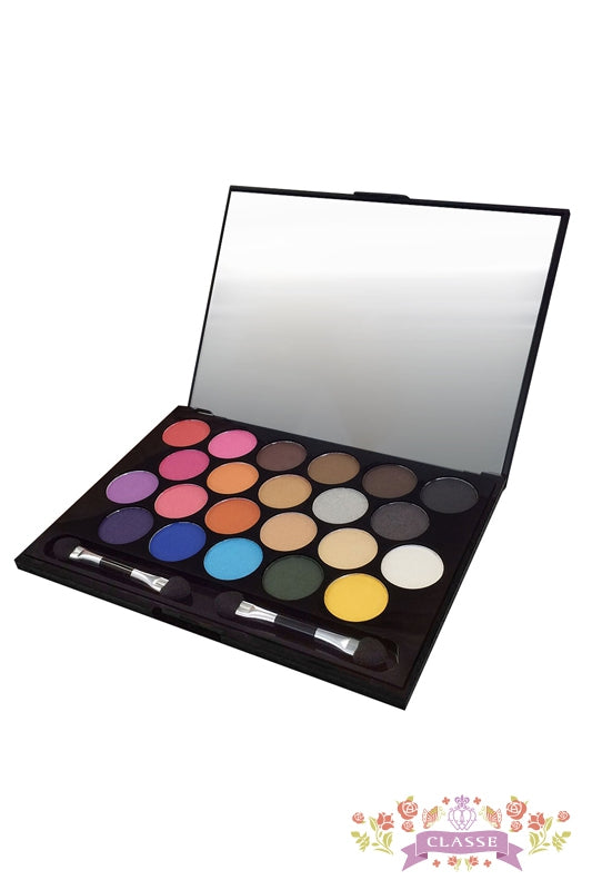 Dolce Cosmetics 22种颜色的化妆盘。