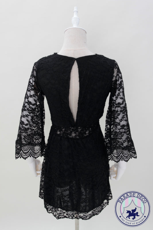 恶魔的蕾丝裙服装